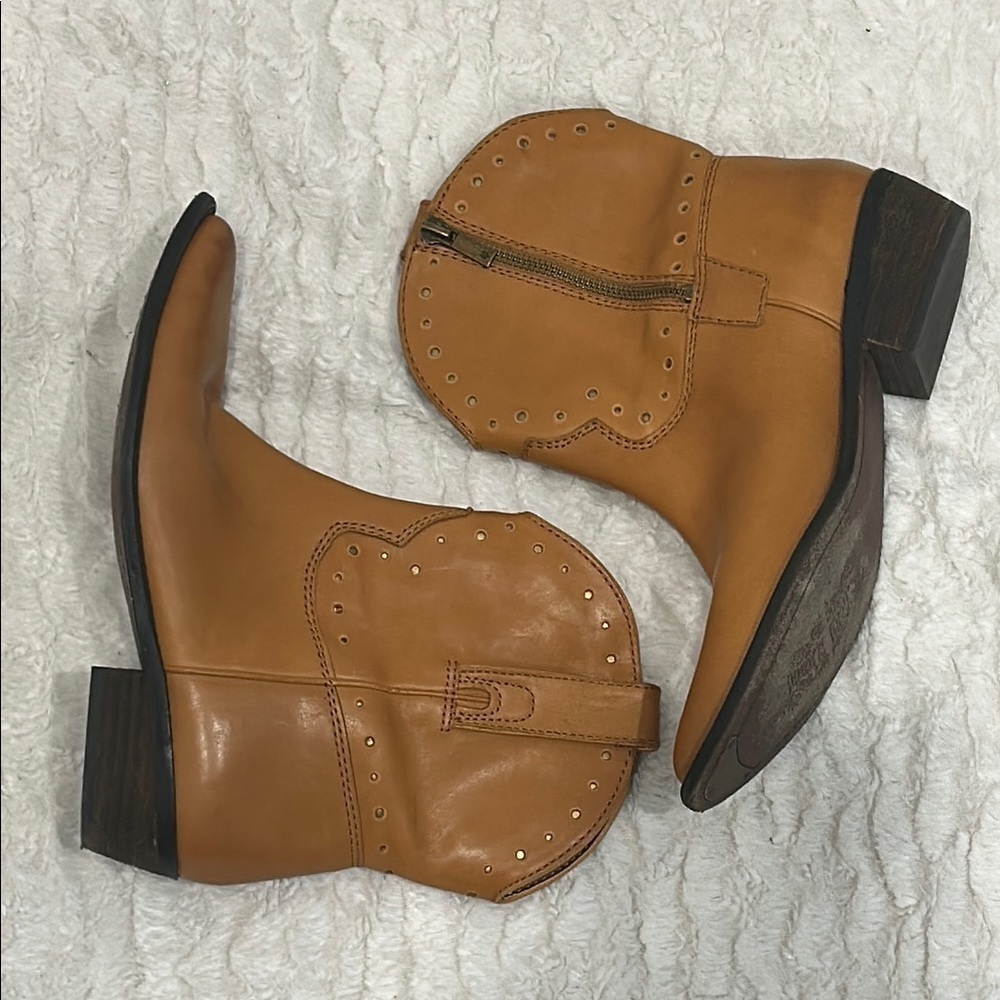 Lucky Brand Tan Western Ankle Booties with Western Silhouette women’s size 8